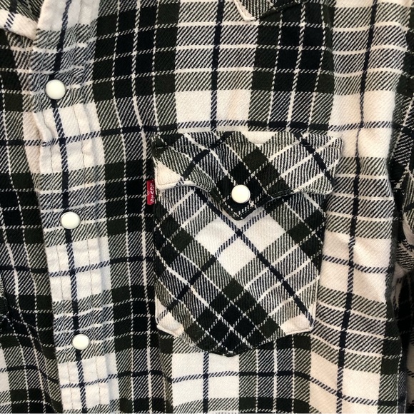 Levi’s women’s plaid flannel shirt - Picture 4 of 10